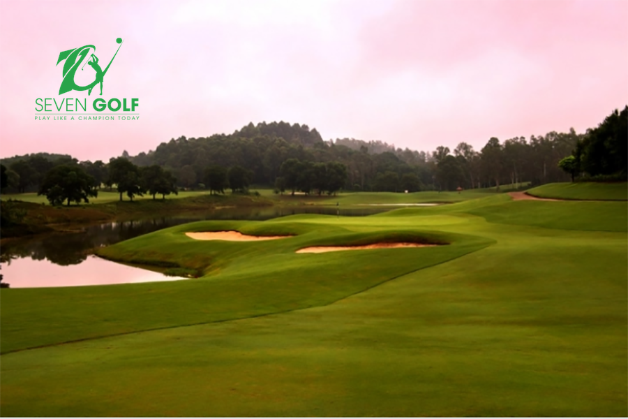 Bên trong những sân golf lớn nhất Việt Nam có gì?